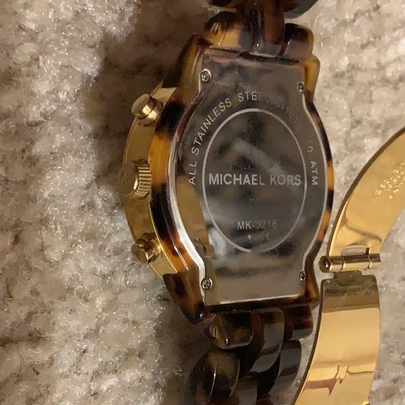 Gold and tortoise Michael Kors watch - Picture 4 of 4
